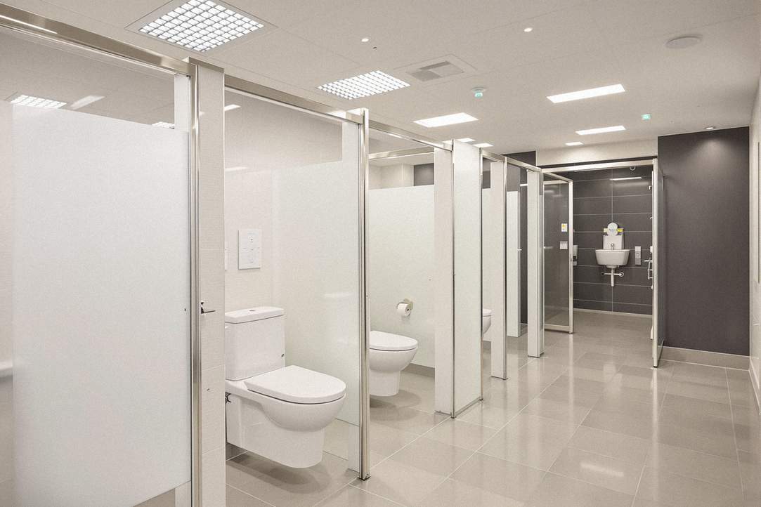 オフィスビルC様の清潔なトイレ